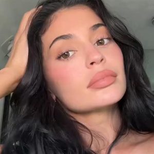 Kylie's Peachy Glow Look Bundle