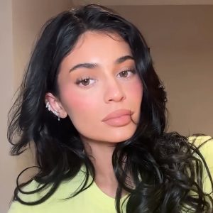 Kylie's Finishing Touches Look Bundle