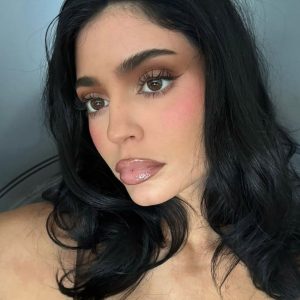 Kylie's Soft Glam Look Bundle